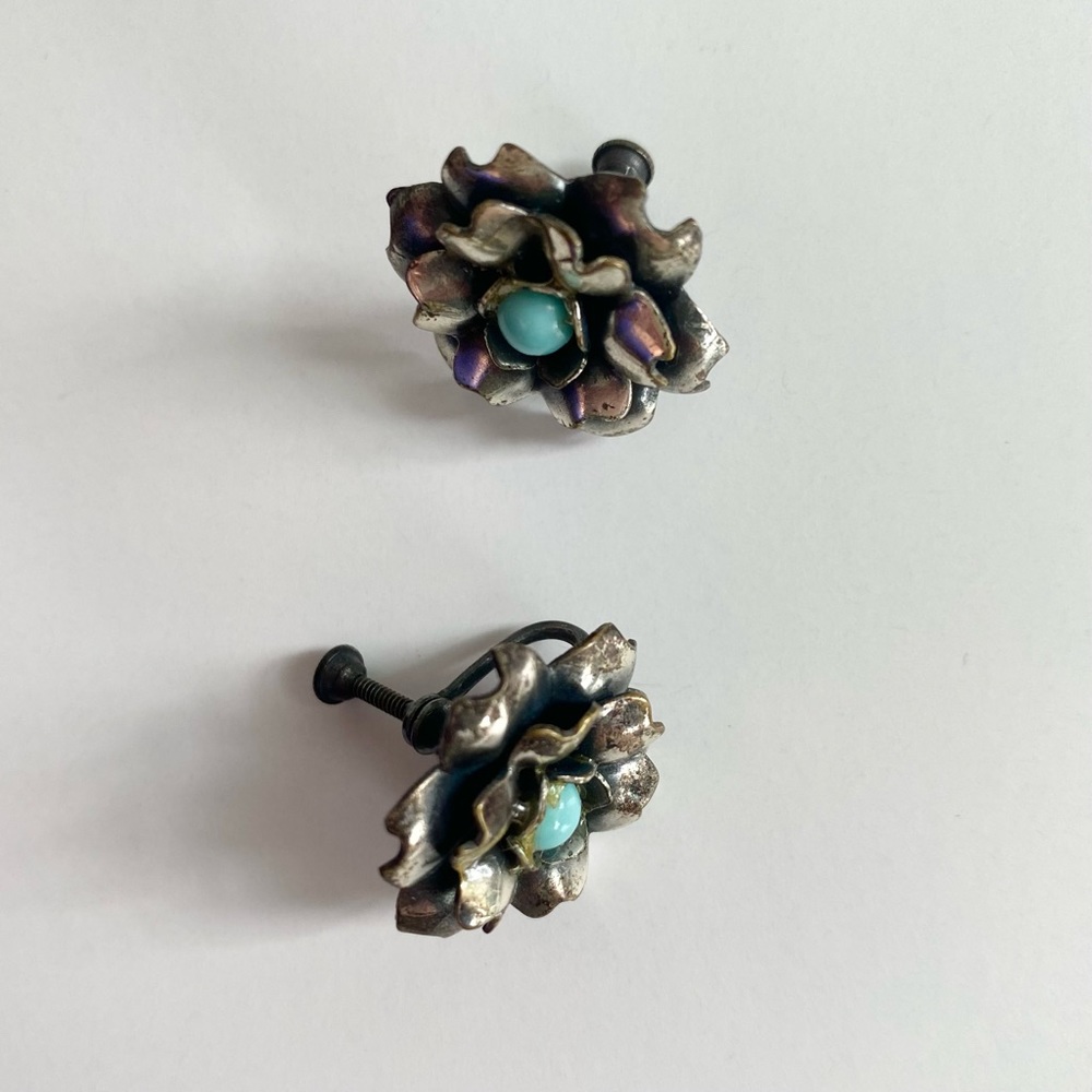 Vintage Screw Back Silver and Turquoise Flower Earrings